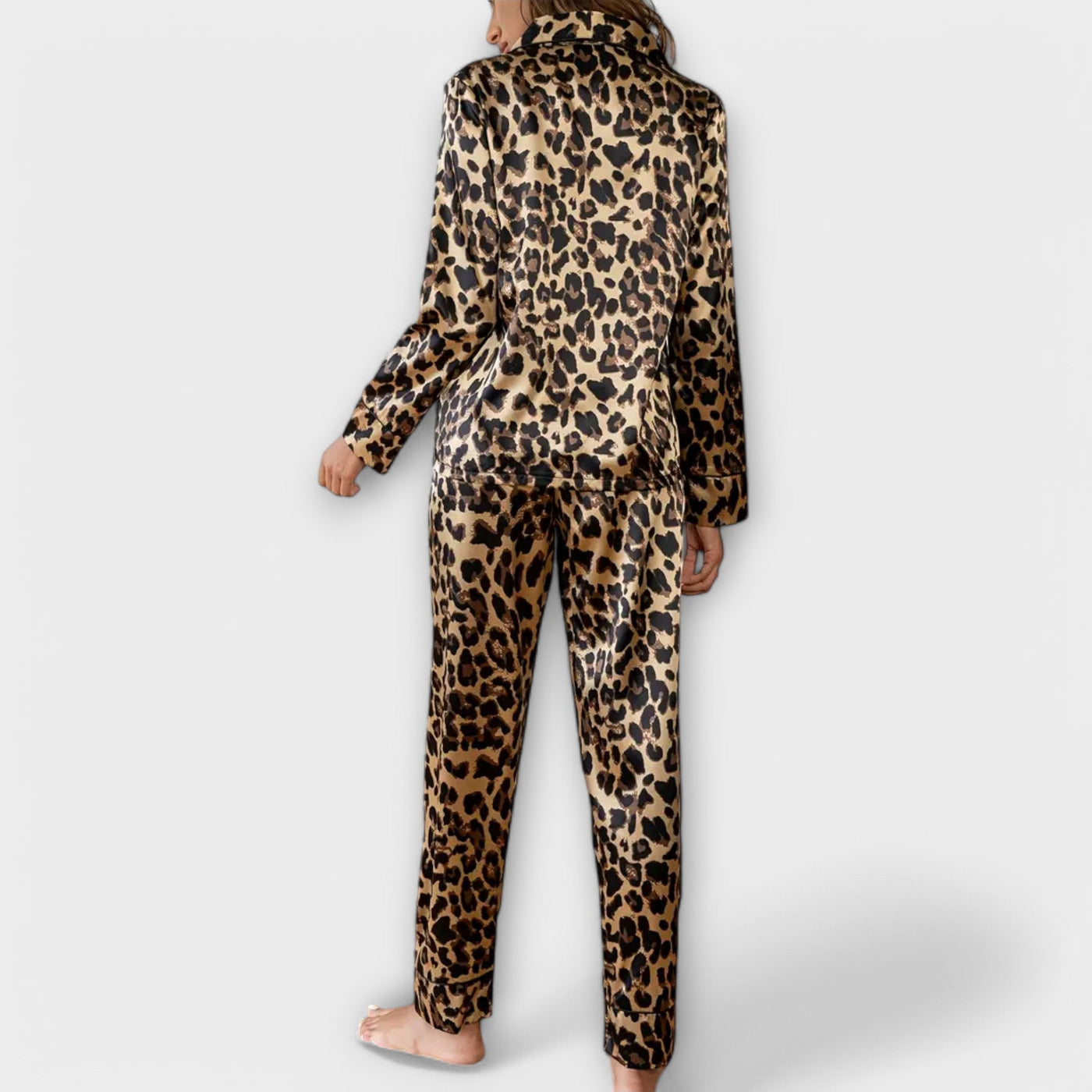 Set di pigiama in satin con motivo leopardato