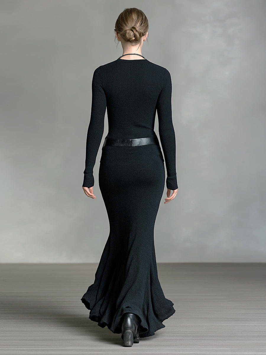 Abito Maxi Slim a Maniche Lunghe con Scollatura