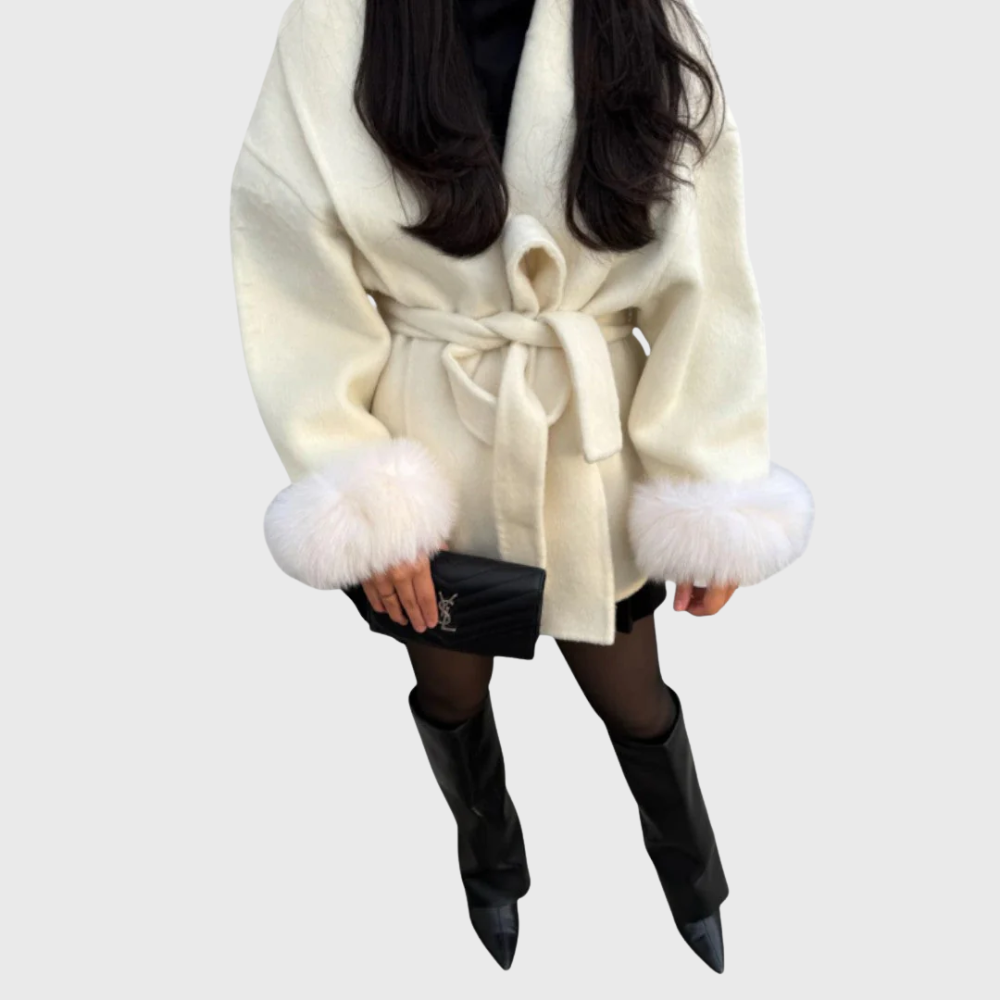 Cappotto con dettagli in pelliccia ecologica