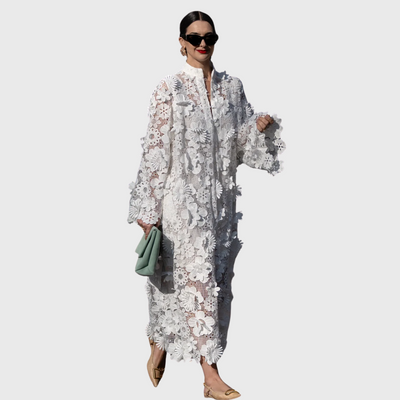 Elegante abito bianco con pizzo