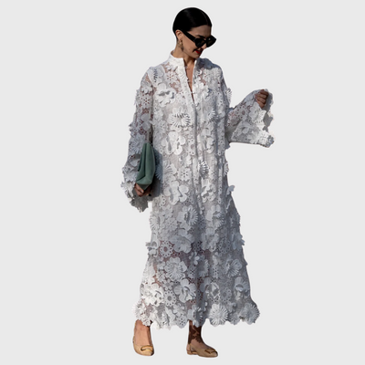 Elegante abito bianco con pizzo