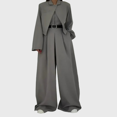 Giacca corta e pantaloni larghi in set
