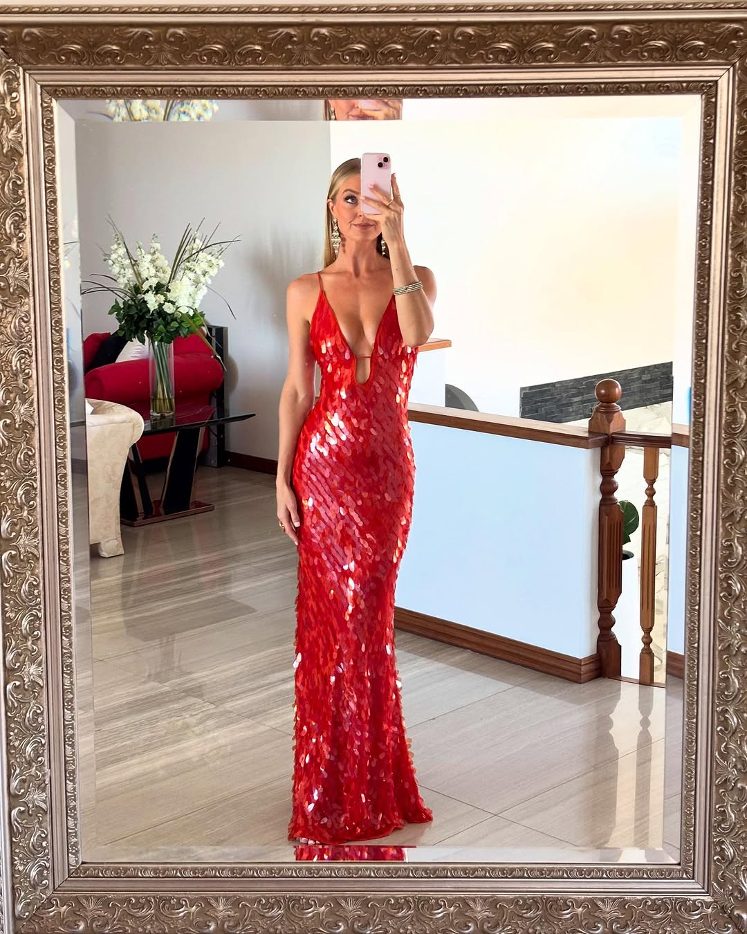 Selene – Abito maxi in paillettes con profondo scollo a V