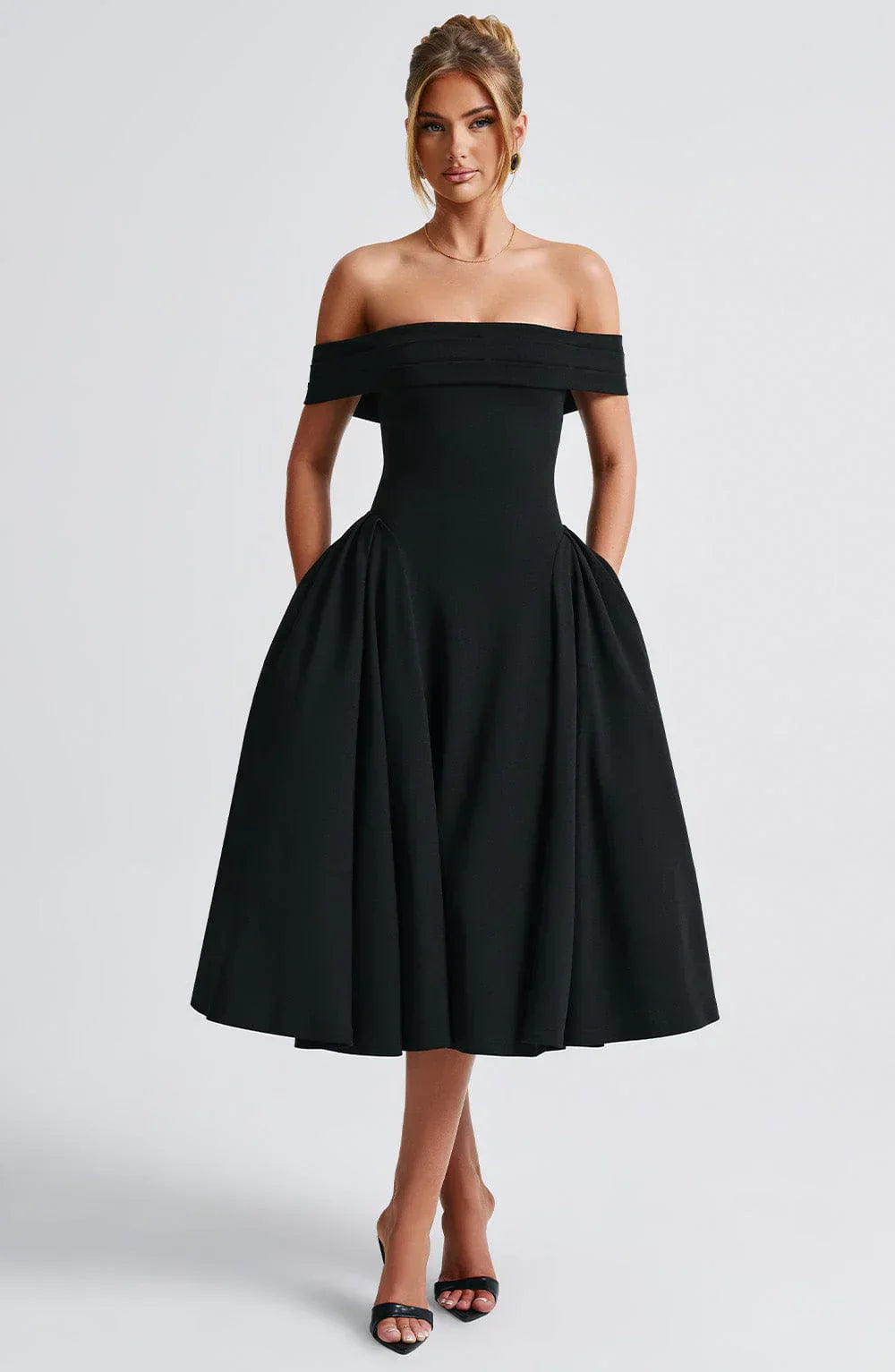 Abito Midi Alexander Saint in Stile Elegante