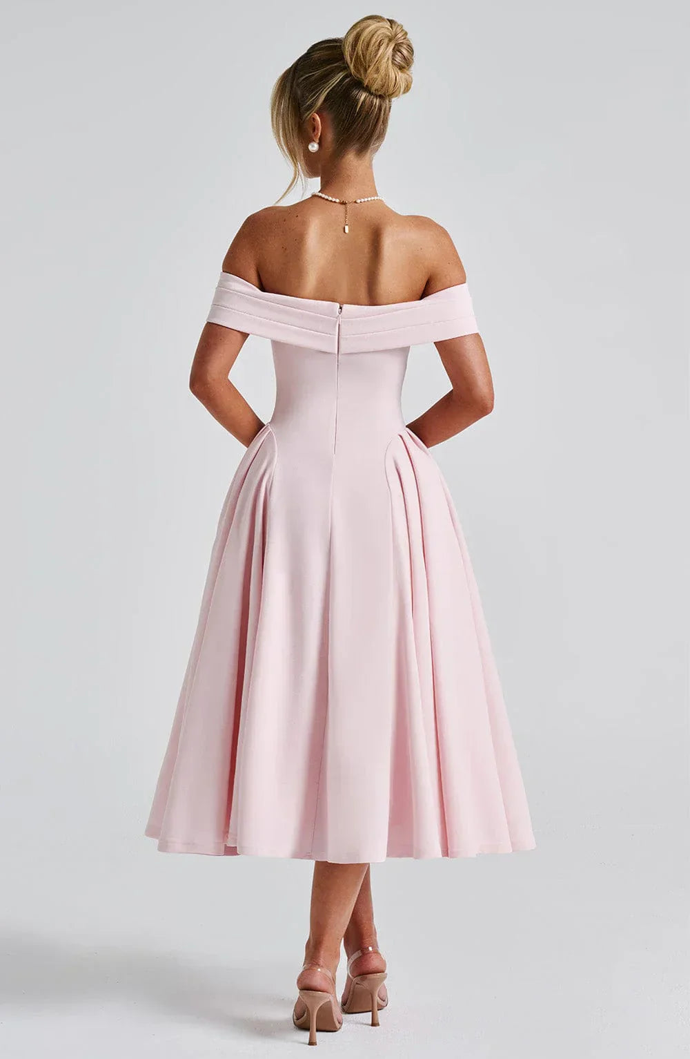Abito Midi Alexander Saint in Stile Elegante