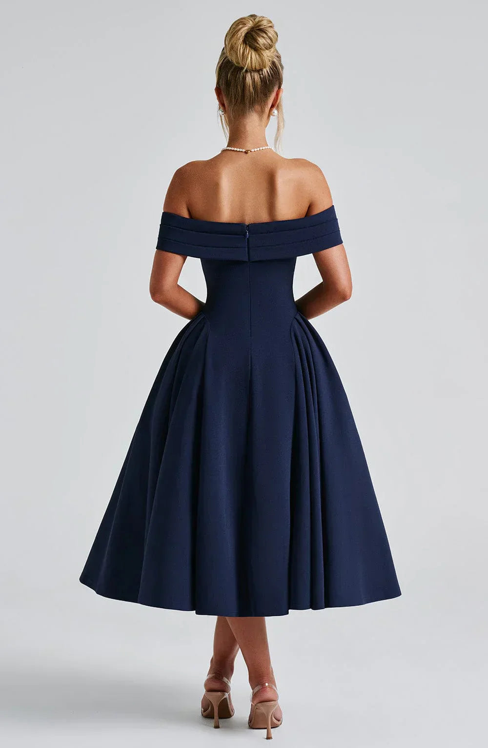 Abito Midi Alexander Saint in Stile Elegante