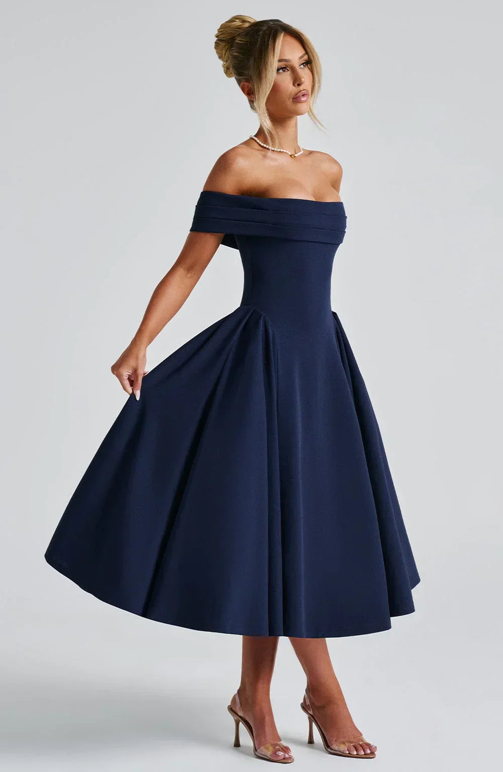 Abito Midi Alexander Saint in Stile Elegante